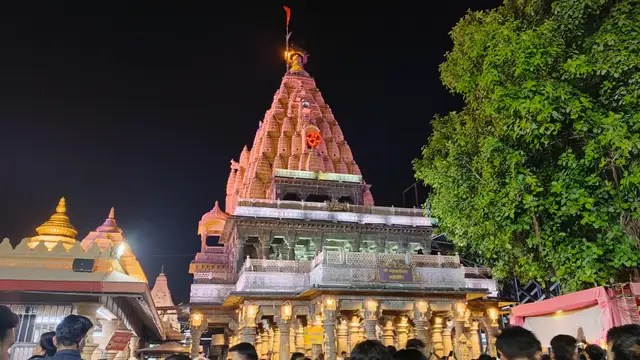 संदर्भ चित्र: महाकालेश्वर मंदिर, उज्जैन का प्रमुख स्थल, जयसिंहपुरा से लगभग 1.6 किमी दूर।